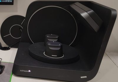 3shape-F8-scanner-on-desk