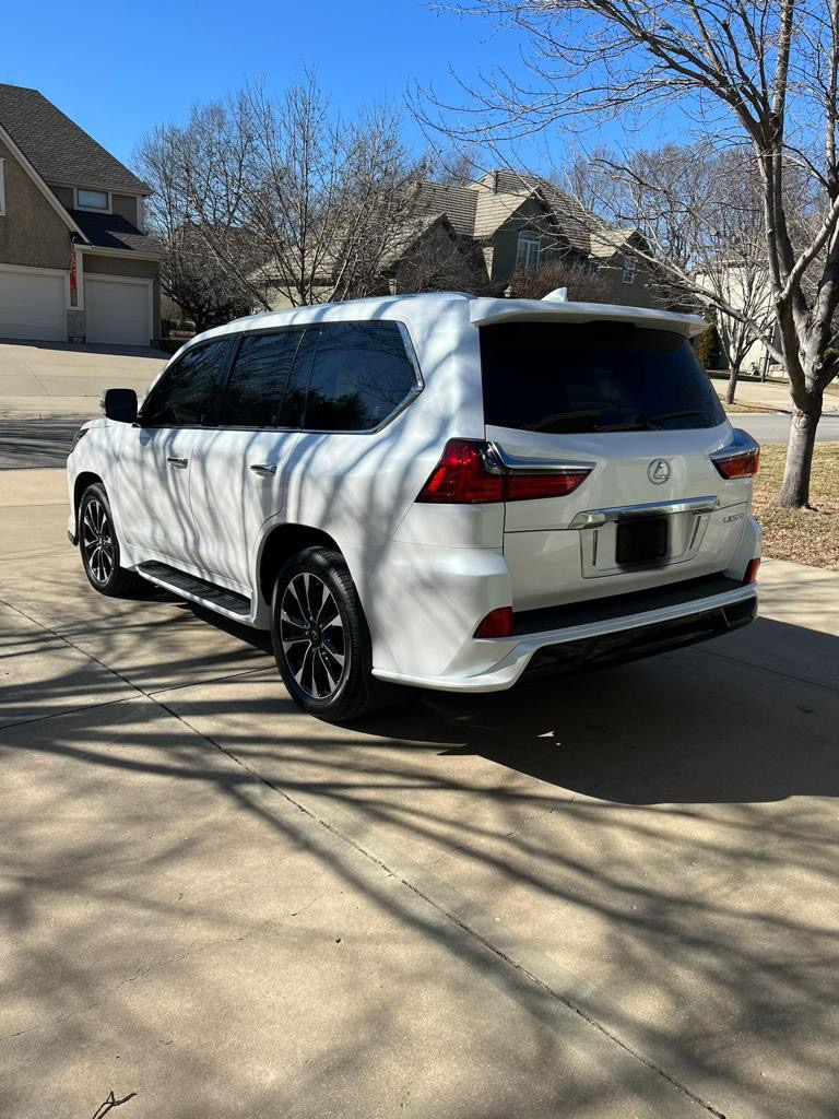 2021-Lexus-LX-570-1